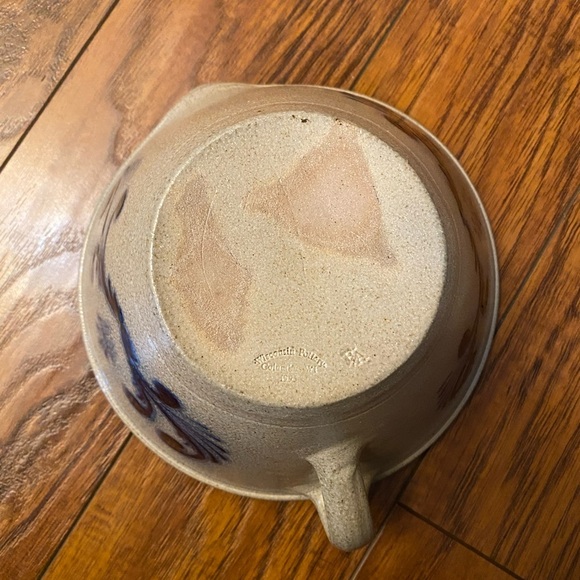 Wisconsin Pottery Salt Glazed Floral Mixing Bowl 8" Wide 1995 Handled Vintage - Picture 6 of 8